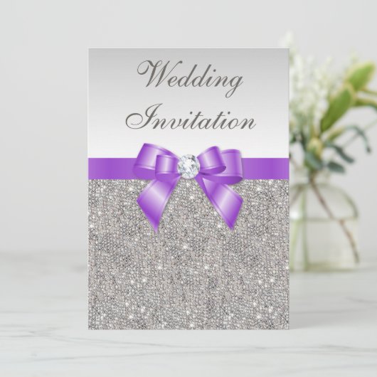 Gedrukte zilversequins en lavendel Bow Wedding Kaart (Staand voorkant)