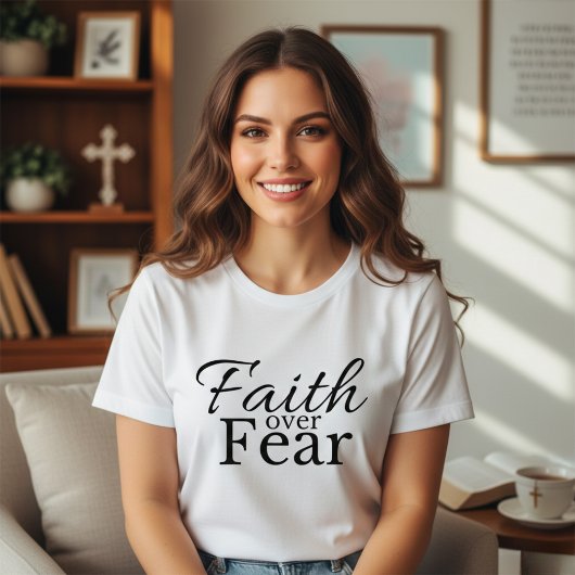 Gedurfde en stijlvolle Faith Over Fear Christelijk T-shirt