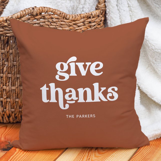 Geef Bedankt | Boho Retro Terracotta Kussen (A retro and boho Thanksgiving pillow in terracotta and white)