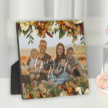 Geef bedankt familiefoto moderne Thanksgiving Fotoplaat<br><div class="desc">Creëer uw eigen aangepaste familie foto Thanksgiving gepersonaliseerde herfst herfst bloemige botanische decoratieve keepsake plaque met uw familienaam en tekst.             Eenvoudig te personaliseren met je eigen afbeelding en naam. Het kan een leuk attent souvenir cadeau zijn voor een gezin op Thanksgiving of familiejubileum, </div>