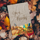 Geef Bedankt Turkije Herfst Herfst Thanksgiving Theedoek<br><div class="desc">Dit ontwerp werd gecreeerd door digitale kunst. Het kan worden gepersonaliseerd door de aanpassingsknoop te klikken en de kleur te veranderen, een naam, initialen of uw favoriete woorden toe te voegen. Neem contact met me op colorflowcreations@gmail.com als je dit ontwerp op een ander product wilt gebruiken. Koop mijn oorspronkelijke abstracte...</div>