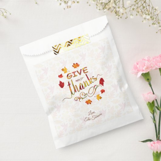 Geef Dank herfstbladeren Thanksgiving Monogram Bedankzakje (Gezegeld)