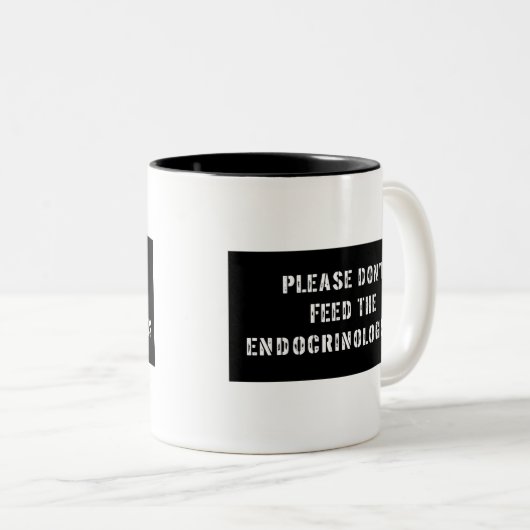 Geef de endocrinologen niet op. tweekleurige koffiemok (Voorkant rechts)