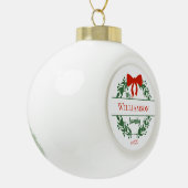 Geef de naam Kerstmis van de Red Green Wreath-fami Keramische Bal Ornament (Links)
