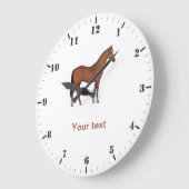 Geef de status van schattig dierlijk bruin paard a grote klok (Hoek)