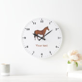 Geef de status van schattig dierlijk bruin paard a grote klok (Huis)