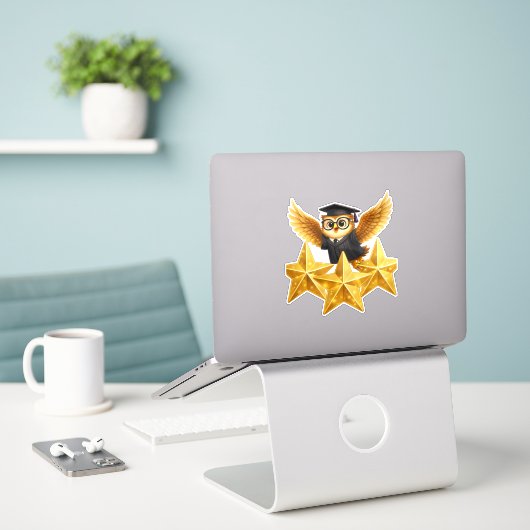 Geef de uil drie gouden sterren, aangepaste presta sticker (Laptop op bureau)