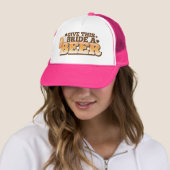 GEEF DEZE BRIDE EEN BIER-winkelontwerp Trucker Pet (In situ)