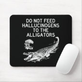 Geef geen hallucinogenen aan de alligators Grappig Muismat (Met muis)