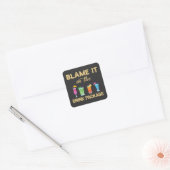 Geef het de schuld van de Drink Package Funny Fami Vierkante Sticker (Envelop)