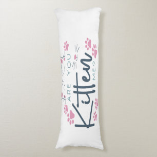 Geef je me een kussen. lichaamskussen