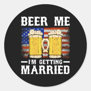 Geef me bier, ik ga trouwen Bruidegom Bruidsjonker Ronde Sticker