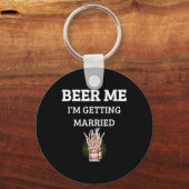 Geef me bier, ik ga trouwen, grappige bruidegom vr sleutelhanger (Voorkant)