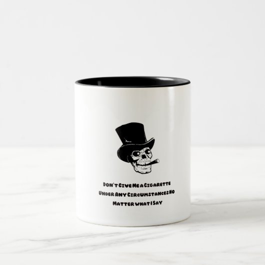 Geef me geen Cigarette grappige schedel Tweekleurige Koffiemok (Center)