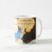 Geef me koffie en niemand raakt gekwetste mok (Voorkant rechts)