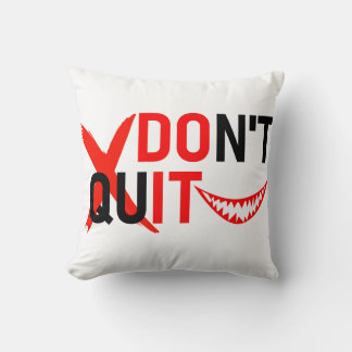 GEEF NIET OP – Krachtig Rood Motivatie Design Kussen
