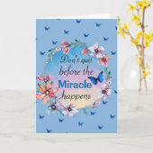 Geef niet op voordat het wonder gebeurt | Blauwe b Kaart (Gele Bloem)