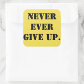 GEEF NOOIT AAN! VIERKANTE STICKER (Tas)