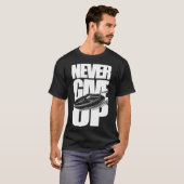 GEEF NOOIT DE BOOT OP T-SHIRT (Voorkant volledig)