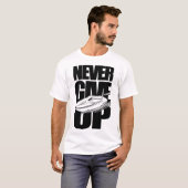 GEEF NOOIT DE BOOT OP T-SHIRT (Voorkant volledig)