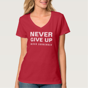 Geef nooit de overgave vrouwen V-hals diep rood op T-shirt