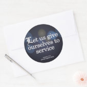 Geef uzelf aan Service Romans 12:7 Ronde Sticker (Envelop)