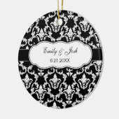 Geef wit een persoonlijk tintje op Black Damask Or Keramisch Ornament (Links)