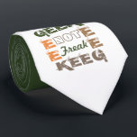 Geek niet Freak Stropdas<br><div class="desc">Dit stropdas van Geek niet Freak kan worden gepersonaliseerd om het even welke kleurenachtergrond te hebben. Verkies om dit product aan te passen en geniet van het plukken van plezier van een verscheidenheid van kleuren van onze spectrumpallet.</div>