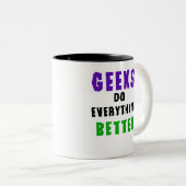 Geeks doet alles beter tweekleurige koffiemok (Voorkant rechts)