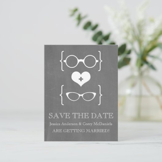 Geeky Glassen Chalkboard Save the Date Briefkaart (Staand voorkant)