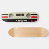 Geeky nerdy 1980s cassette retro cassette tape skateboard (Horizontaal)