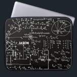 Geeky Wiskunde wiskunde gepersonaliseerd Laptop Sleeve<br><div class="desc">Mathematica / Wiskunde / Wiskunde / schoolcadeautje / Wiskunde studentencadeau / cadeau voor geek / Initiaal voor zwarte Mannen - speciaal ontworpen monogram laptophoes voor persoonlijke naam. Om de tekst te veranderen, gebruik de persoonlijke optie. Voor uitgebreidere tekstveranderingen zoals veranderingen in de doopvont, de doopvontkleur, of de tekstlay-out, kies de...</div>