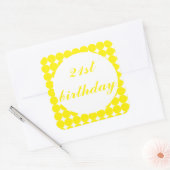 Geel 21e verjaardagstekstcirkels vierkante sticker (Envelop)