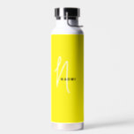 Geel | Aangepaste monogram scriptnaam Stijlvol Waterfles<br><div class="desc">Custom Classic Fresh Vibrant Yellow Geslacht Neutraal Kleur Script Monogram Naam Elegant Chique Water Bottle. Een eenvoudig en modern ontwerp in zwart-wit kleur met handgeschreven kalligrafie voor een professionele en verfijnde look. Creëer uw eigen gepersonaliseerde milieuvriendelijke geschenken. Elk lettertype,  elke kleur,  geen minimum.</div>