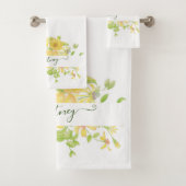 Geel aquarel bloemmotief gepersonaliseerd bad handdoek (Insitu)