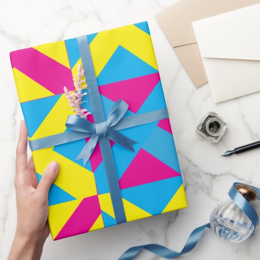 Geel Blauw Roze Vierkant Geometrisch Patroon Cadeaupapier (Geschenken)