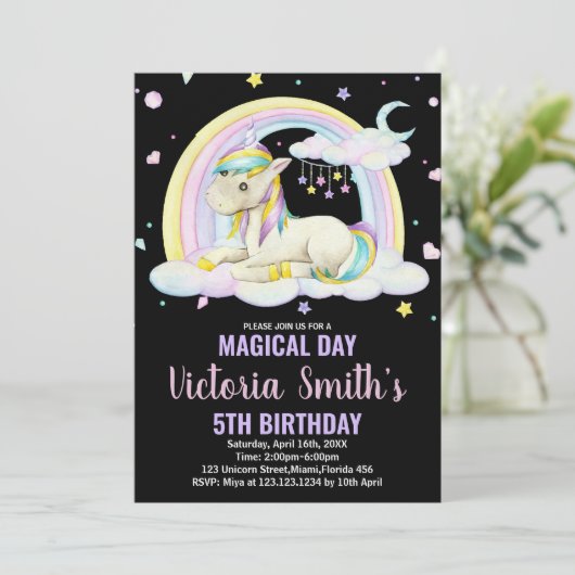 Geel Bloemen Zwart Eenhoorn Verjaardag Uitnodiging (Staand voorkant)