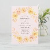 Geel Blush Bloemige Omhelzing Trouw Kaart (Staand voorkant)