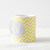 Geel Chevron Zigzag Gepersonaliseerd Monogram Koffiemok (Voorkant links)