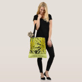  geel chrysanthemum bloemig tote bag (Op model)