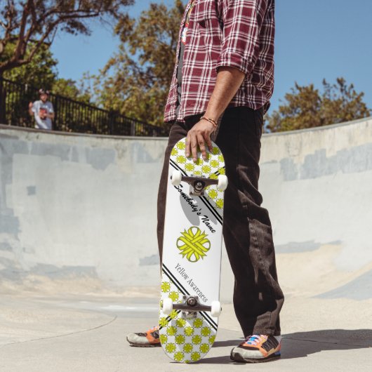 Geel Clover Ribbon door Kenneth Yoncich Skateboard (Buiten 2)