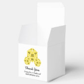 Geel D20-dijhuwelijk voor voetballen Bedankdoosjes (Geopend)