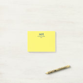 Geel & Diepblauw Minimal Clean Initialen Post-it® Notes (Op bureau)
