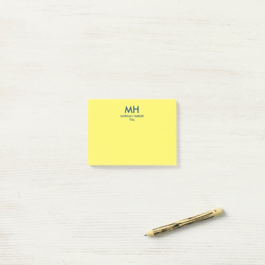 Geel & Diepblauw Minimal Clean Initialen Post-it® Notes (Op bureau)