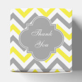 Geel Dk Gray White LG Chevron Gray Name Monogram Bedankdoosjes (Bovenkant)