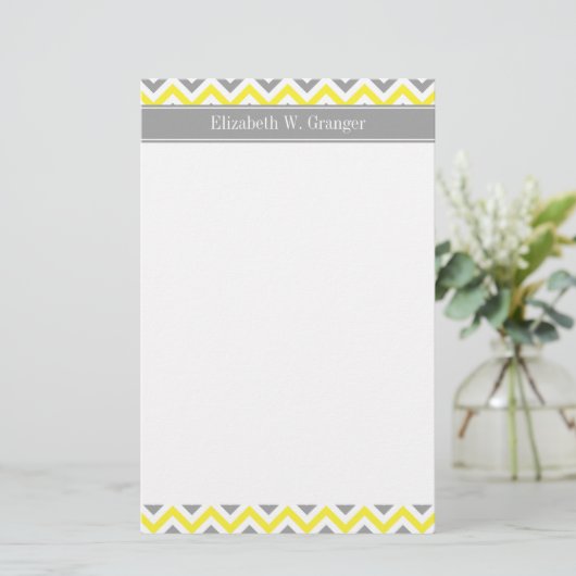 Geel Dk Gray White LG Chevron Gray Name Monogram Briefpapier (Staand voorkant)