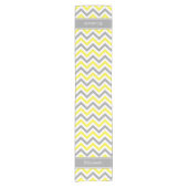 Geel Dk Grijs Wit LG Chevron Grijs Naam Monogram Korte Tafelloper (Voorkant)