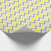 Geel, Donkergrijs Wit Groot Chevron ZigZag Patroon Cadeaupapier (Hoek)