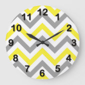 Geel, Donkergrijs Wit Groot Chevron ZigZag Patroon Grote Klok (Voorkant)