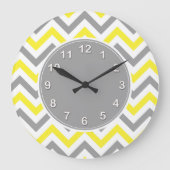 Geel, donkergrijs wit groot Chevron ZigZag patroon Grote Klok (Voorkant)